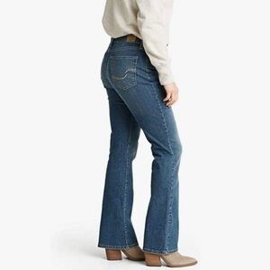 Levis Strauss Signature size 16S 33/30 New with Tags medium wash bootcut midrise